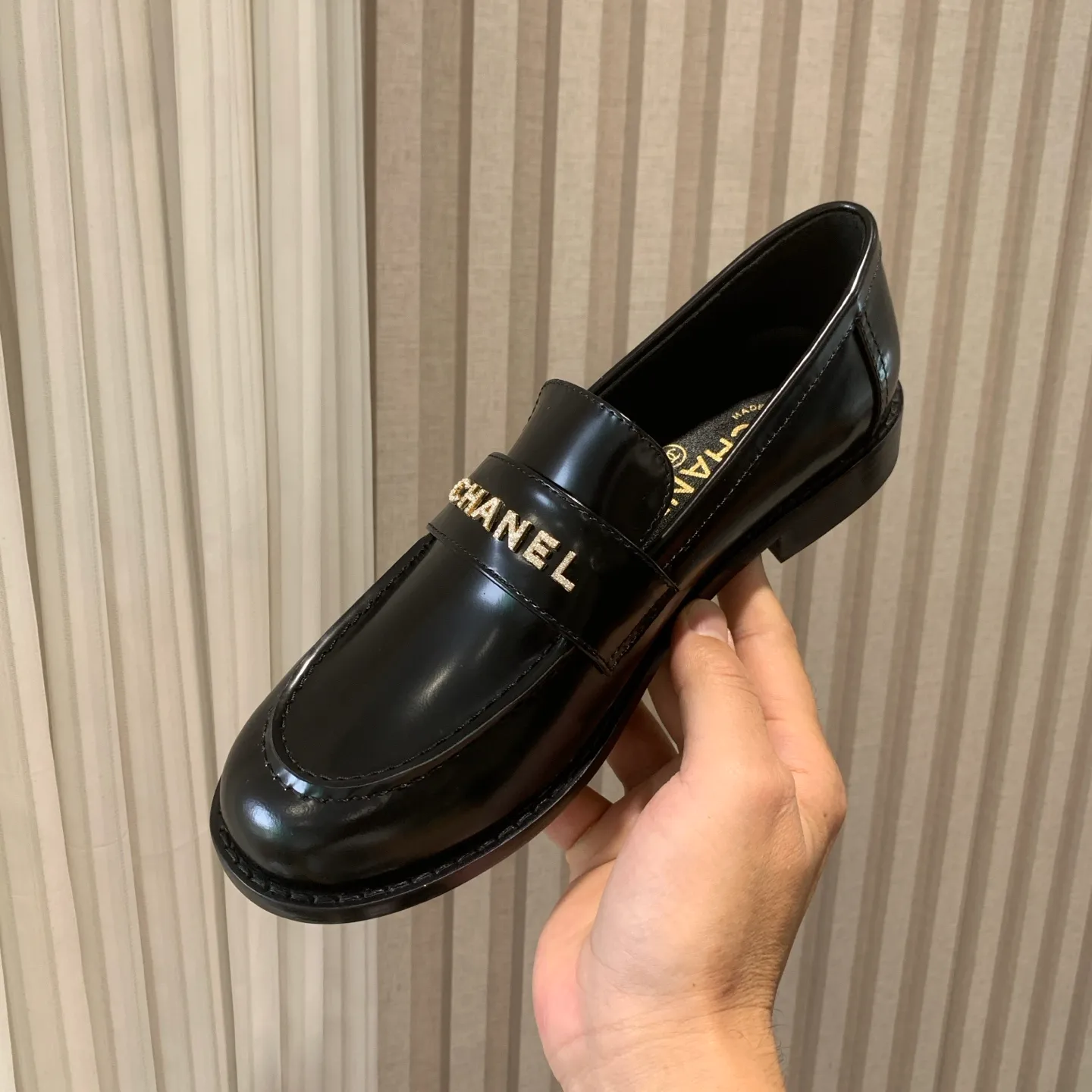 👟👟Ex-factory price 640👟👟 🍀2025 spring and summer new Chanel Chanel small diamond buckle monogram Loaf lazy half-slippers, which can be worn all year round. No matter when you wear them, they are very high-end and durable. When shopping, you can attract attention on the street! Easily travel between commuting and leisure occasions, becoming a carefree fashionable and elegant woman~ Upper: cowhide/butter Lining: lambskin Sole: Italian genuine leather outsole Size: 35-39 (40/41 customized, non-refundable and non-exchangeable 👉